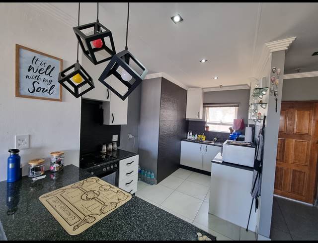 2 BEDROOM APARTMENT SOLD IN BRYANSTON